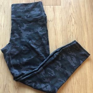 Fabletics High-Waisted Printed Powerhold 7/8